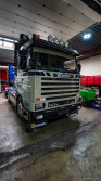 20251019-Tom-Holding-00459